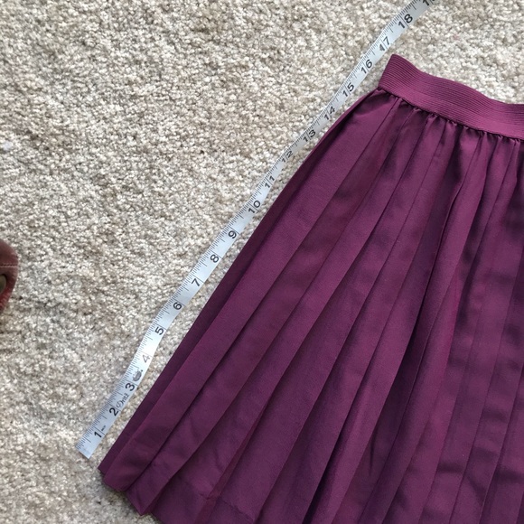 H&M Divided Berry Purple Pleated Mini A-line Skirt With Elastic Waistband - Picture 4 of 8